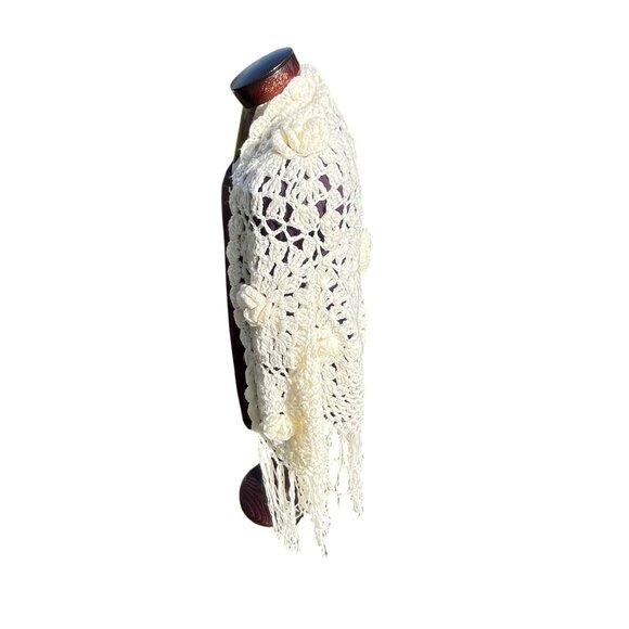 Hand Crocheted Vintage Granny Square 3D Roses All‎ White Fringe Shawl 78" Wide - Picture 3 of 4